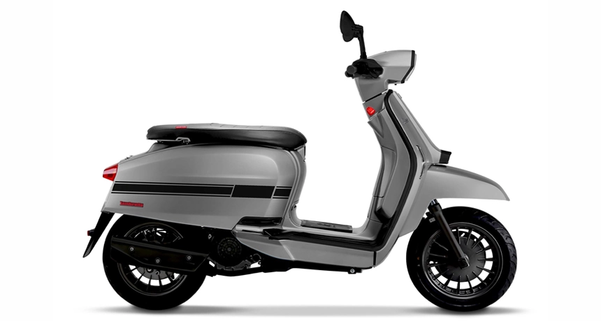 8. Lambretta V125 special .webp